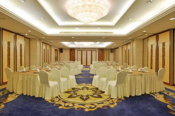 Butterfly Hotel Dining