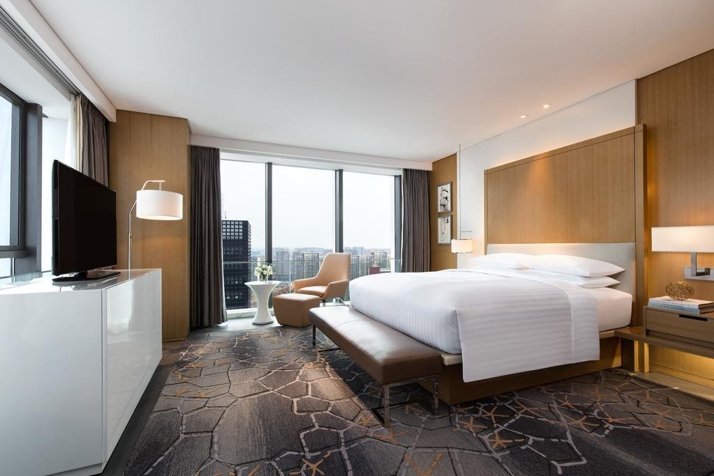 Courtyard Hotel Guestroom